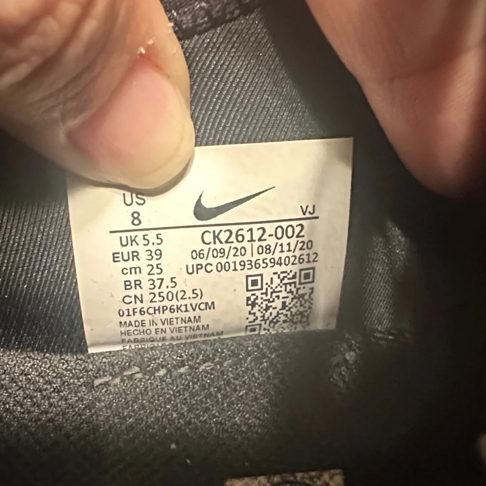 Nike Women's Black and Gray Sneakers